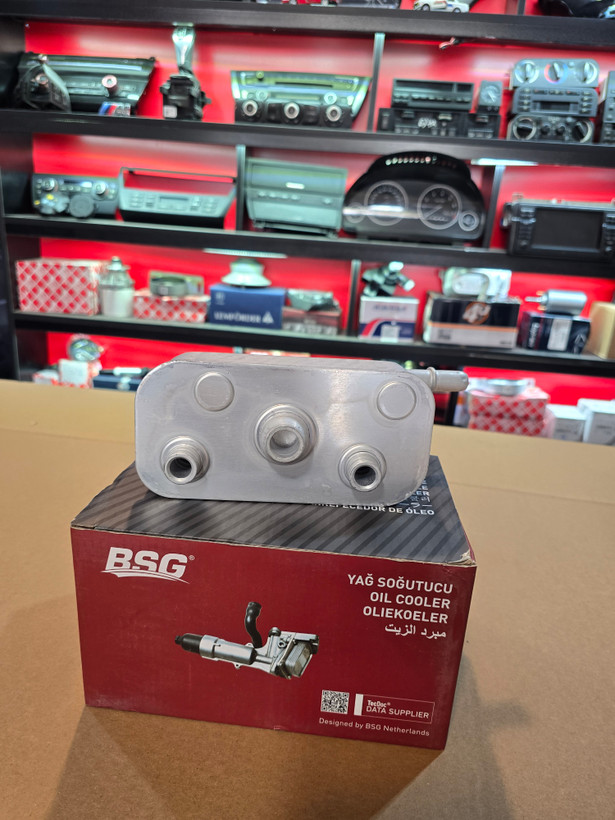 خنک کن روغن گیربکس اتوماتیک بی ام و مناسب اتاق E46، E83 و E85 کد 17227505826 برند BSG